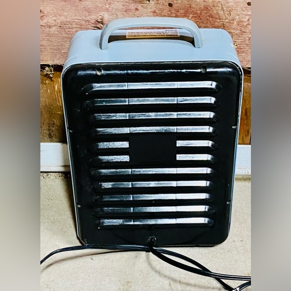 Comfort Zone Portable Heater Model CZ798 - Howard Berger Company Inc - 1500W - Picture 3 of 5